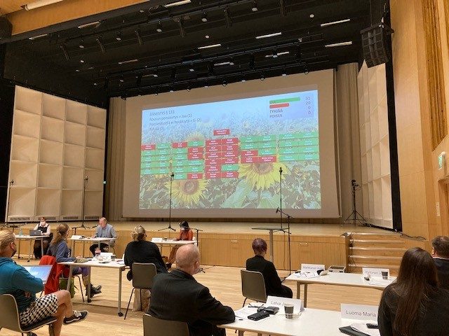 Valtuuston kokous 15.9.2021: nuorten hyvinvointi huolestuttaa